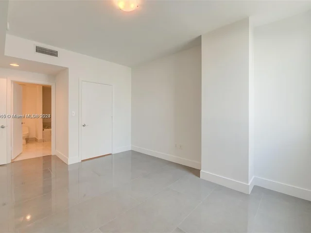 253 NE 2nd St # 510, Miami FL 33132