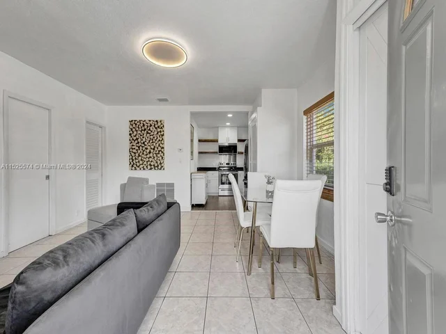 6334 SW 35th St, Miami FL 33155