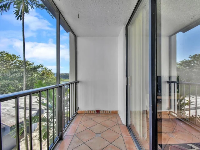 9682 Fontainebleau Blvd # 306, Miami FL 33172