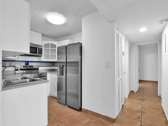 9682 Fontainebleau Blvd # 306, Miami FL 33172