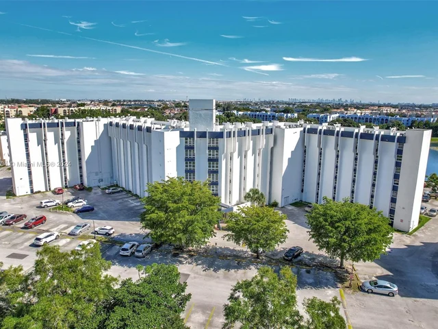 9682 Fontainebleau Blvd # 306, Miami FL 33172