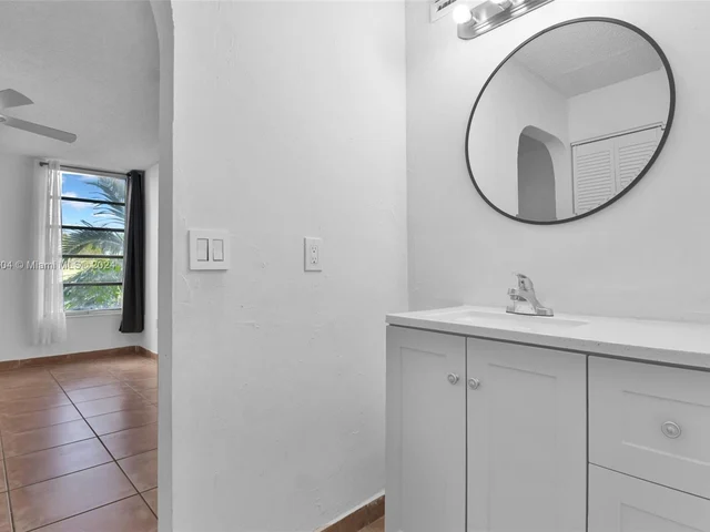9682 Fontainebleau Blvd # 306, Miami FL 33172