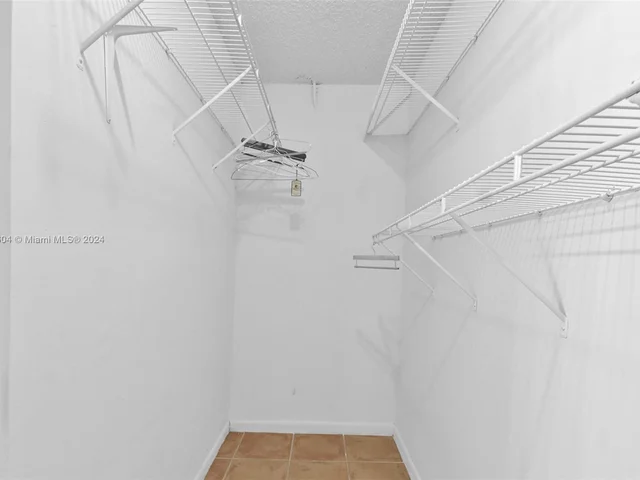 9682 Fontainebleau Blvd # 306, Miami FL 33172