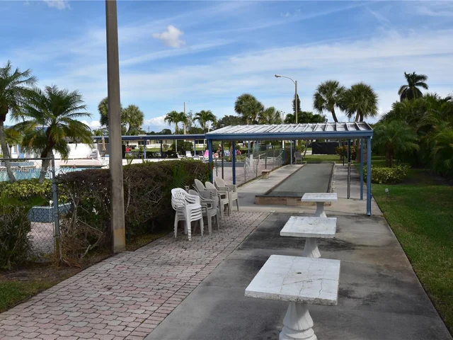 2581 Barkley Dr W # B, West Palm Beach FL 33415