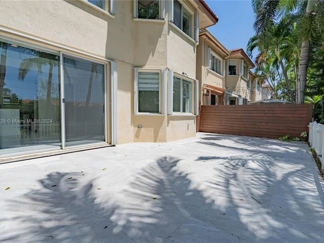 11650 NW 67 ter # 11650, Doral FL 33178