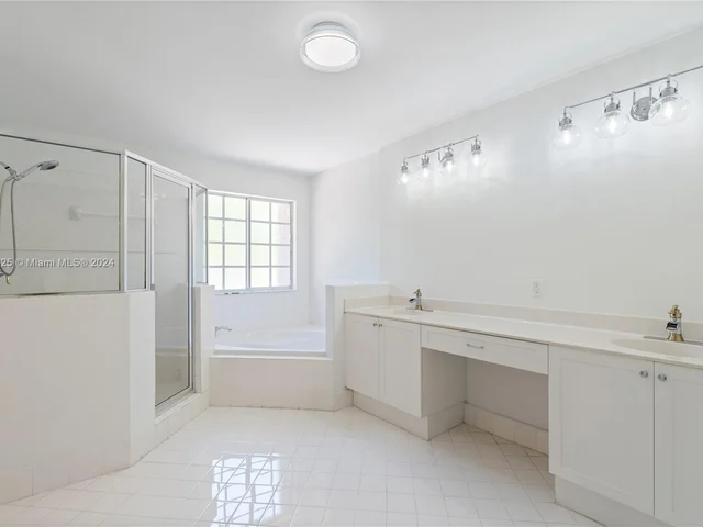 11650 NW 67 ter # 11650, Doral FL 33178