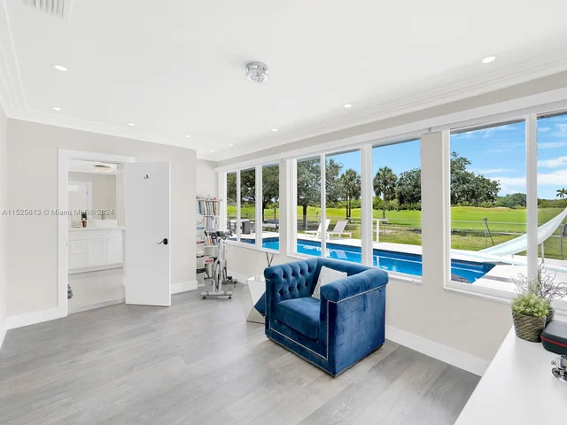 621 E Tropical WAY, Plantation FL 33317