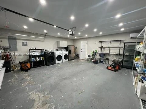 621 E Tropical WAY, Plantation FL 33317