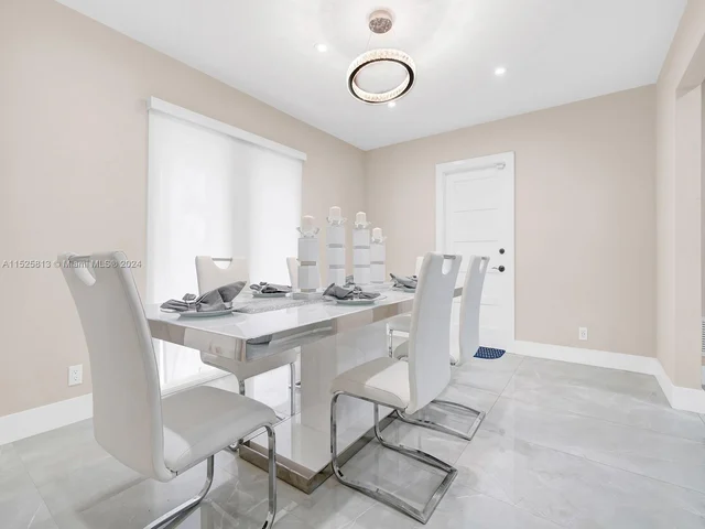 621 E Tropical WAY, Plantation FL 33317