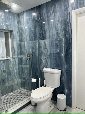 621 E Tropical WAY, Plantation FL 33317