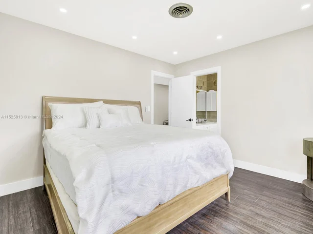 621 E Tropical WAY, Plantation FL 33317