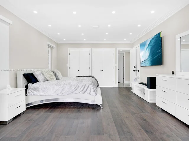 621 E Tropical WAY, Plantation FL 33317