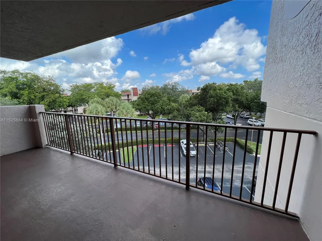 1830 Sabal Palm Dr # 406, Davie FL 33324