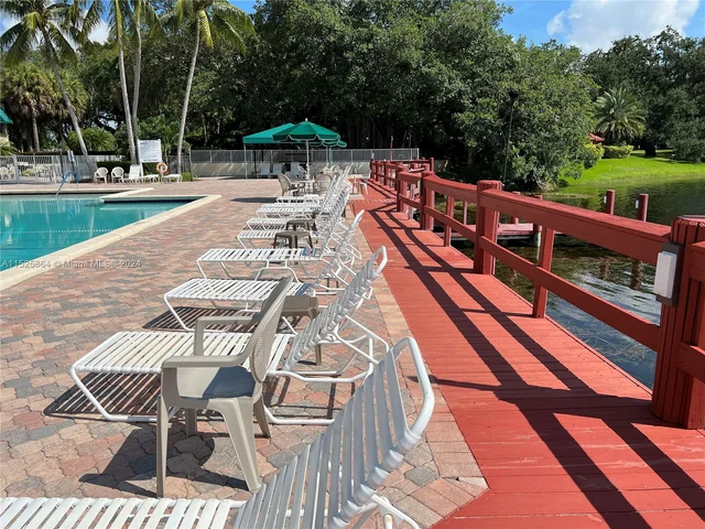 1830 Sabal Palm Dr # 406, Davie FL 33324