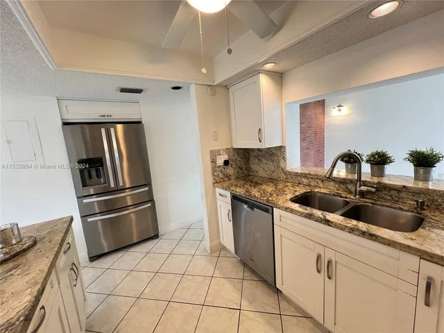 1830 Sabal Palm Dr # 406, Davie FL 33324