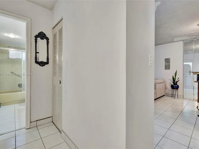 3551 NE 169th St # 100, North Miami Beach FL 33160