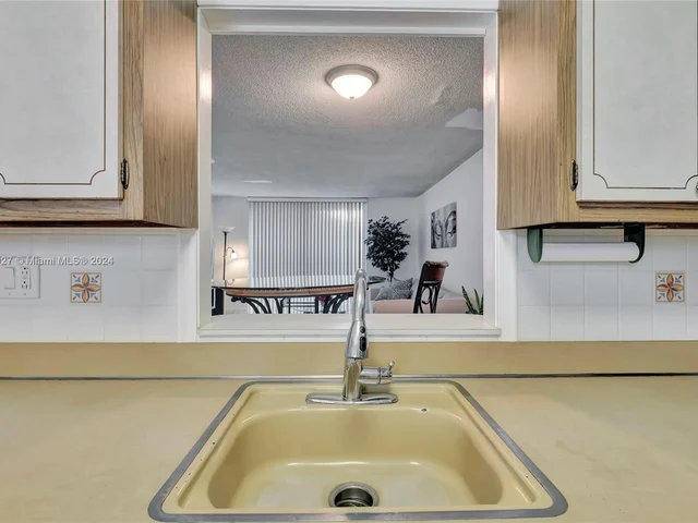 3551 NE 169th St # 100, North Miami Beach FL 33160