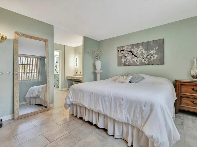 3551 NE 169th St # 100, North Miami Beach FL 33160