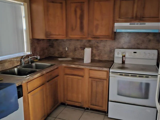 9471 Evergreen Pl # 105, Davie FL 33324