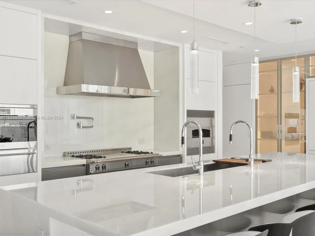 17975 collins ave # 3302, Sunny Isles Beach FL 33160