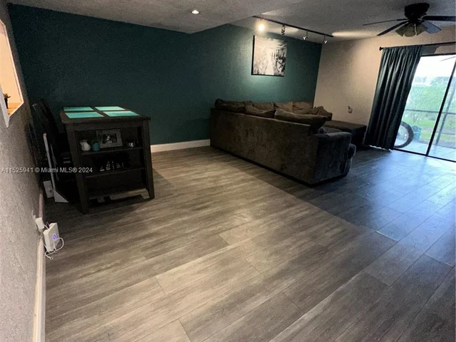 9435 NW 42nd St # 9435, Sunrise FL 33351