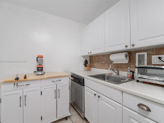 1865 NE 79th St Cswy # 5M, North Bay Village FL 33141