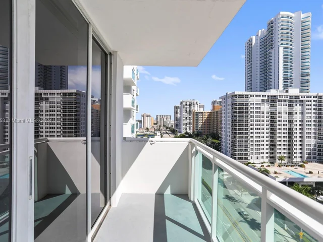 3000 S Ocean Dr # 1110, Hollywood FL 33019