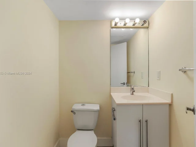 3000 S Ocean Dr # 1110, Hollywood FL 33019