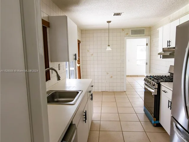 6815 SW 134th Ct, Miami FL 33183