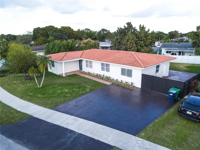 6815 SW 134th Ct, Miami FL 33183