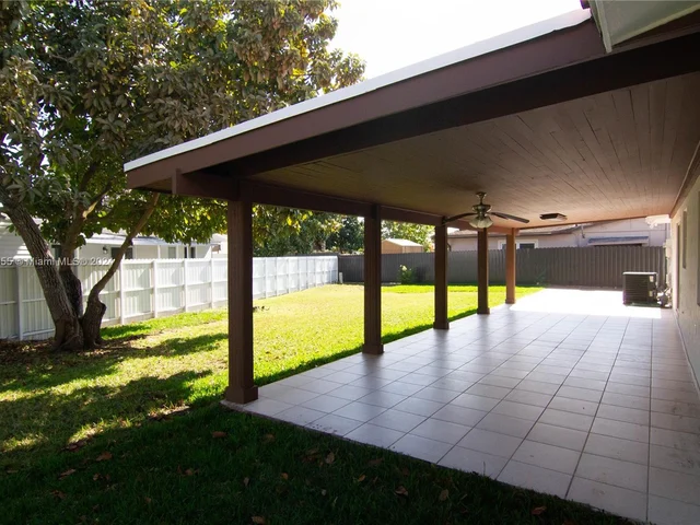 6815 SW 134th Ct, Miami FL 33183