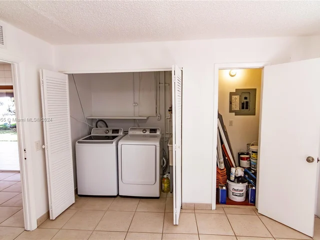 6815 SW 134th Ct, Miami FL 33183