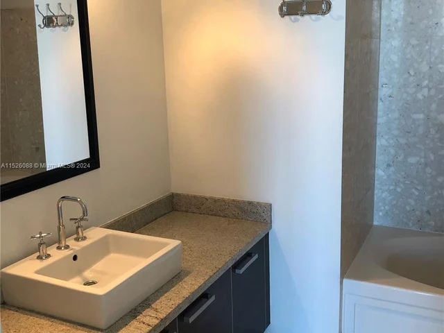 185 SW 7th St # 2107, Miami FL 33130