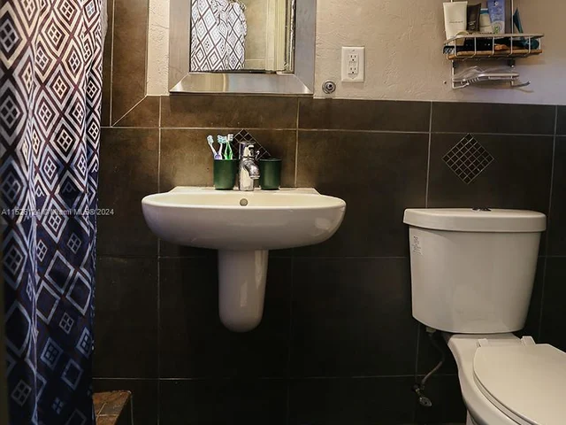 1124 NW 18th Ct, Fort Lauderdale FL 33311