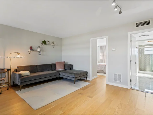 180 NE 12th Ave # 12E, Hallandale Beach FL 33009