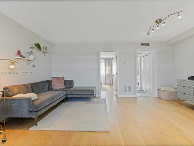 180 NE 12th Ave # 12E, Hallandale Beach FL 33009