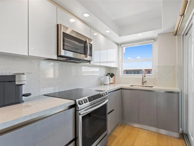 180 NE 12th Ave # 12E, Hallandale Beach FL 33009