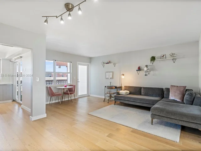 180 NE 12th Ave # 12E, Hallandale Beach FL 33009