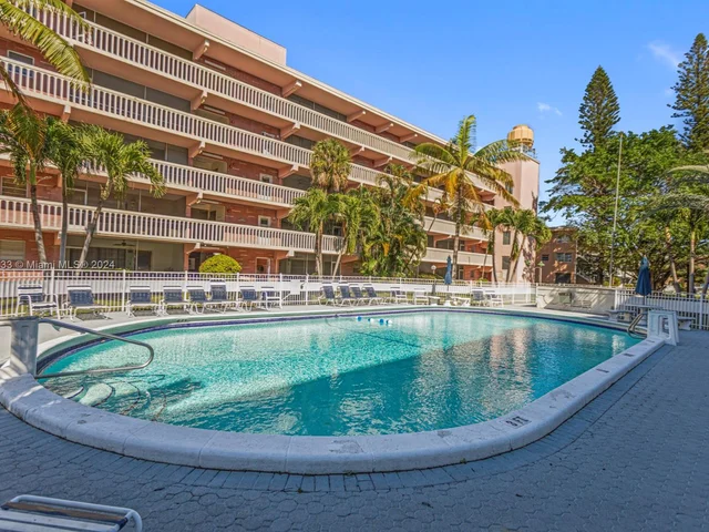 180 NE 12th Ave # 12E, Hallandale Beach FL 33009