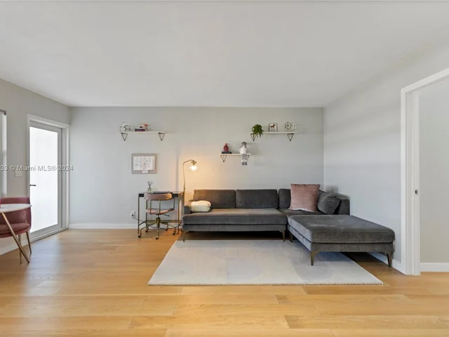 180 NE 12th Ave # 12E, Hallandale Beach FL 33009