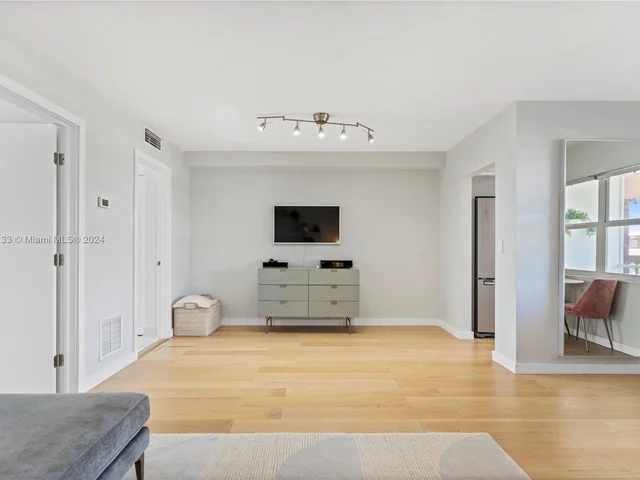 180 NE 12th Ave # 12E, Hallandale Beach FL 33009