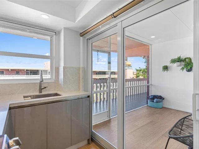 180 NE 12th Ave # 12E, Hallandale Beach FL 33009