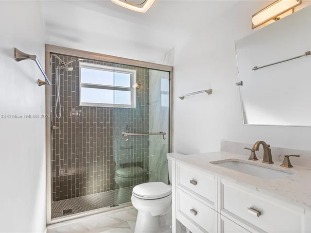 180 NE 12th Ave # 12E, Hallandale Beach FL 33009