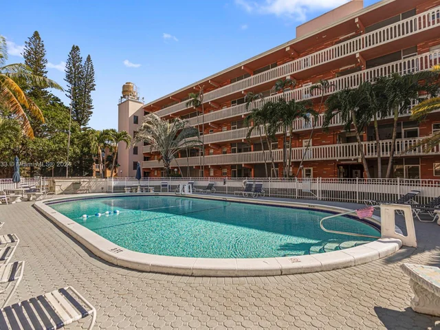 180 NE 12th Ave # 12E, Hallandale Beach FL 33009