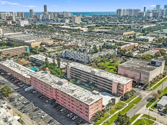 180 NE 12th Ave # 12E, Hallandale Beach FL 33009