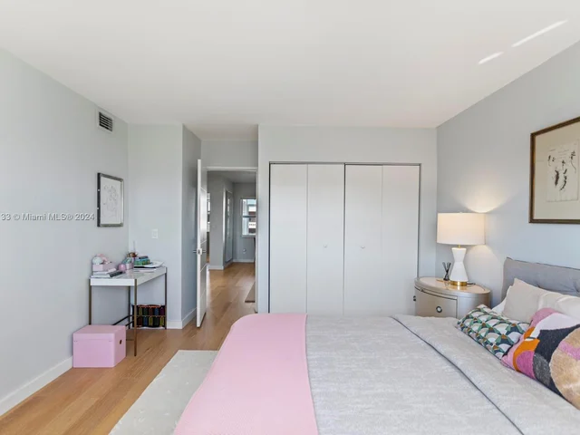 180 NE 12th Ave # 12E, Hallandale Beach FL 33009