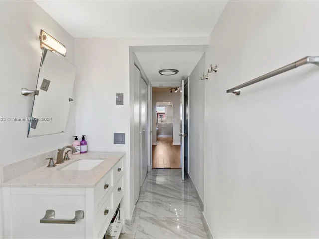 180 NE 12th Ave # 12E, Hallandale Beach FL 33009