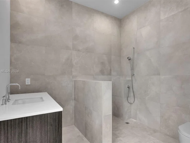 275 Giralda Ave # 6B, Coral Gables FL 33134