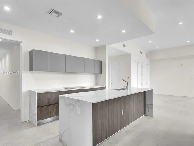 275 Giralda Ave # 6B, Coral Gables FL 33134