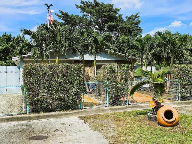 665 SE 7th Pl, Hialeah FL 33010